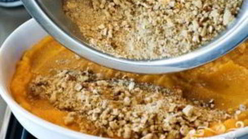 десерт из сладкого картофеля и орехов