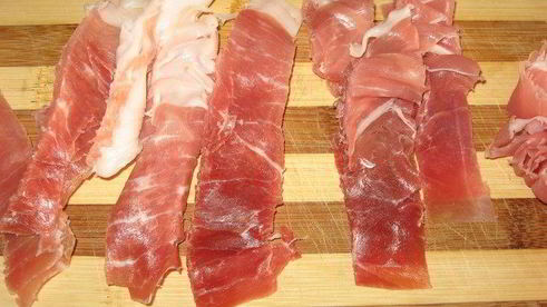 фенхель с сырным фондю и сыровяленой ветчиной