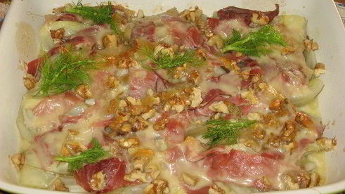 фенхель с сырным фондю и сыровяленой ветчиной