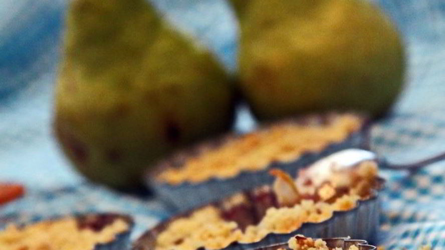 Рецепт грушево-брусничный крамбл