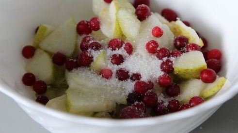 грушево-брусничный крамбл