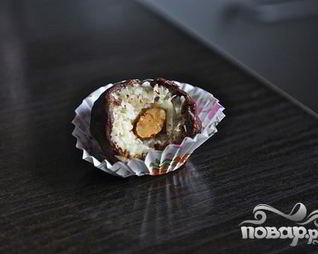 Кокосовые конфеты с миндалем и шоколадом