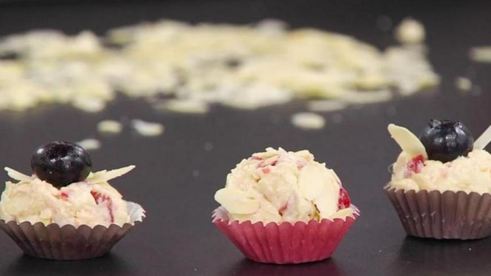 конфеты из миндаля и белого шоколада