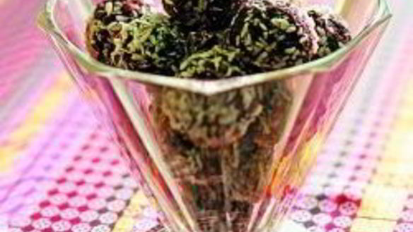 Рецепт Конфеты из орехов и чернослива