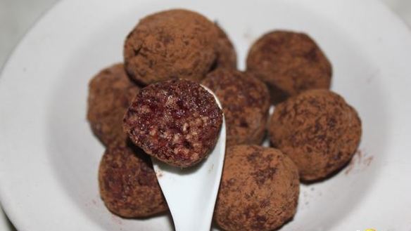 Рецепт Конфеты из отрубей и вяленой клюквы