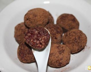 Конфеты из отрубей и вяленой клюквы