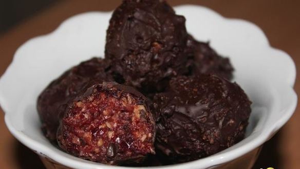 Рецепт Конфеты из вяленой клюквы в шоколаде
