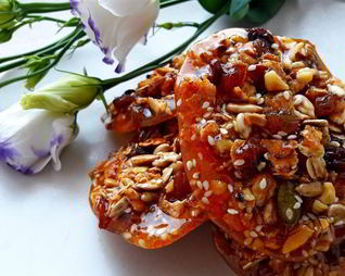 Конфеты с орехами, кунжутом, семечками и медом