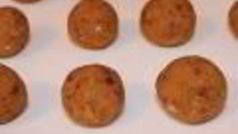 марципановые конфеты из нута, миндаля и фиников