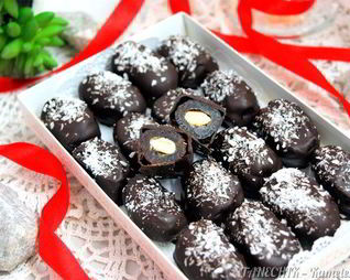 Натуральные конфеты Финики с миндалем в шоколаде