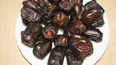 натуральные конфеты финики с миндалем в шоколаде