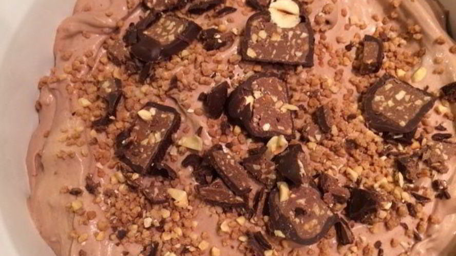 Рецепт шоколадное джелато с фундуком и конфетами бачио