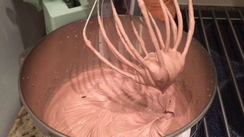 шоколадное джелато с фундуком и конфетами бачио