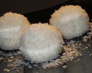 Творожные конфеты с миндалем и кокосом