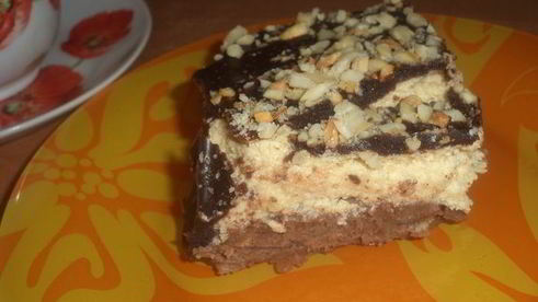 арахисовый десерт с карамельным кремом и шоколадной глазурью без выпечки