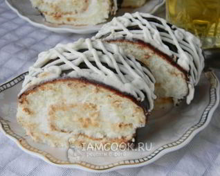 Бисквитный рулет со сливочно-творожным кремом и глазурью