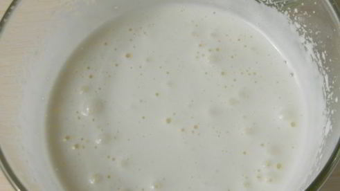 бисквитный рулет со сливочно-творожным кремом и глазурью