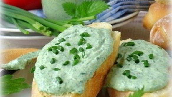 Рецепт Домашний крем-чиз с молодой крапивой и цедрой лимона