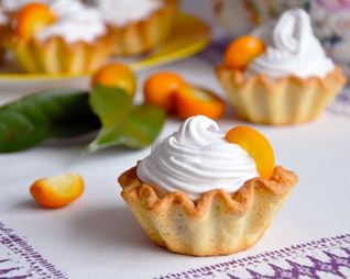 Корзиночки с белковым кремом песочные