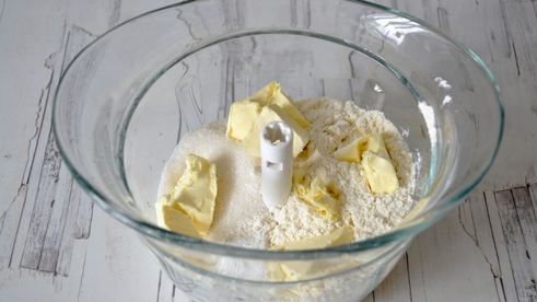 корзиночки с белковым кремом песочные