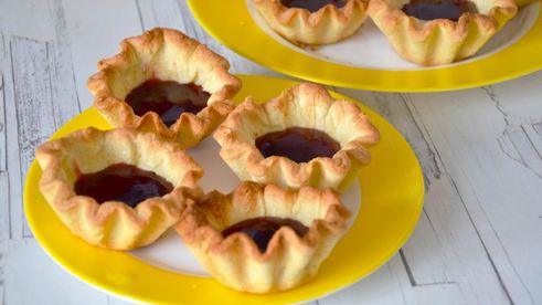 корзиночки с белковым кремом песочные