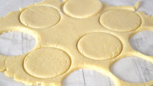 корзиночки с белковым кремом песочные