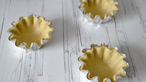 корзиночки с белковым кремом песочные