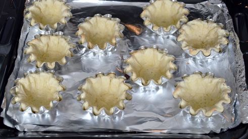 корзиночки с белковым кремом песочные