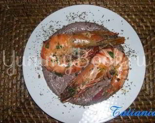 Креветки королевские под кремом из фасоли и оливок