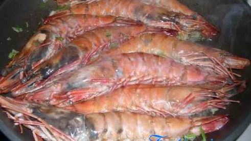 креветки королевские под кремом из фасоли и оливок