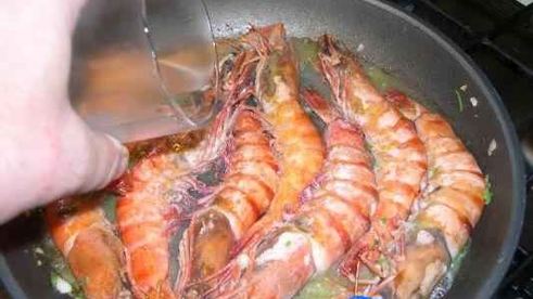 креветки королевские под кремом из фасоли и оливок