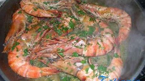 креветки королевские под кремом из фасоли и оливок