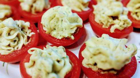 помидоры, фаршированные картофельно-тунцовым кремом