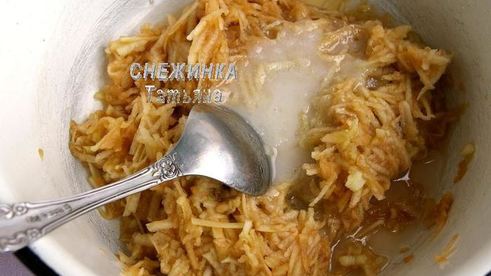 рулет из овсяных хлопьев с творожно-малиновой начинкой и кремом