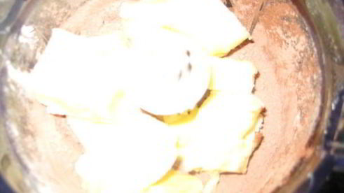 шоколадные коржики с кремом и клубникой