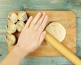 Слоеные корзинки с кремом и карамелью