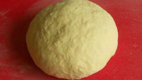 слоеные трубочки с посыпкой и белковым кремом