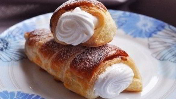 Рецепт Трубочки из готового слоеного теста с кремом