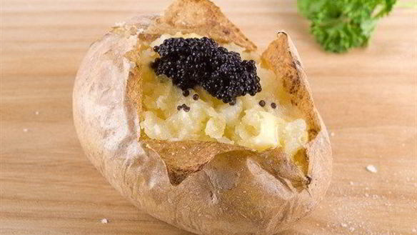 Рецепт Закуска из жареного картофеля, крема и черной икры