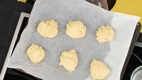 заварные булочки с кремом и клубникой