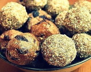 Миндальные трюфели с корицей