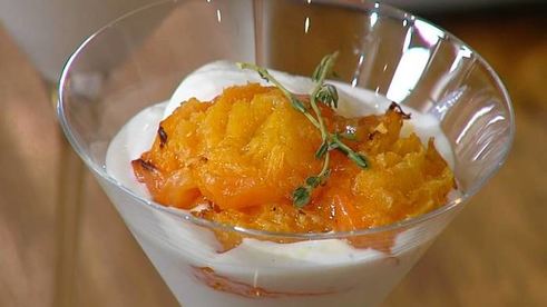 йогуртовое мороженое с запеченными абрикосами