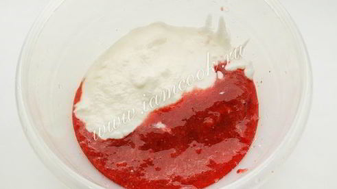 клубничное мороженое