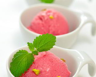 Малиновое мороженое с йогуртом