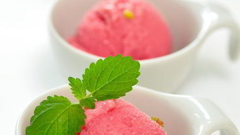 малиновое мороженое с йогуртом