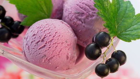 Рецепт Мороженое с черной смородиной