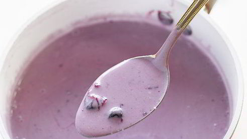 мороженое с черной смородиной