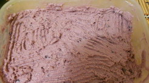 мороженое с ежевикой