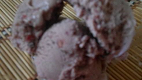 мороженое с ежевикой