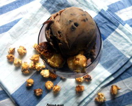 Мороженое с попкорном и вареной сгущенкой